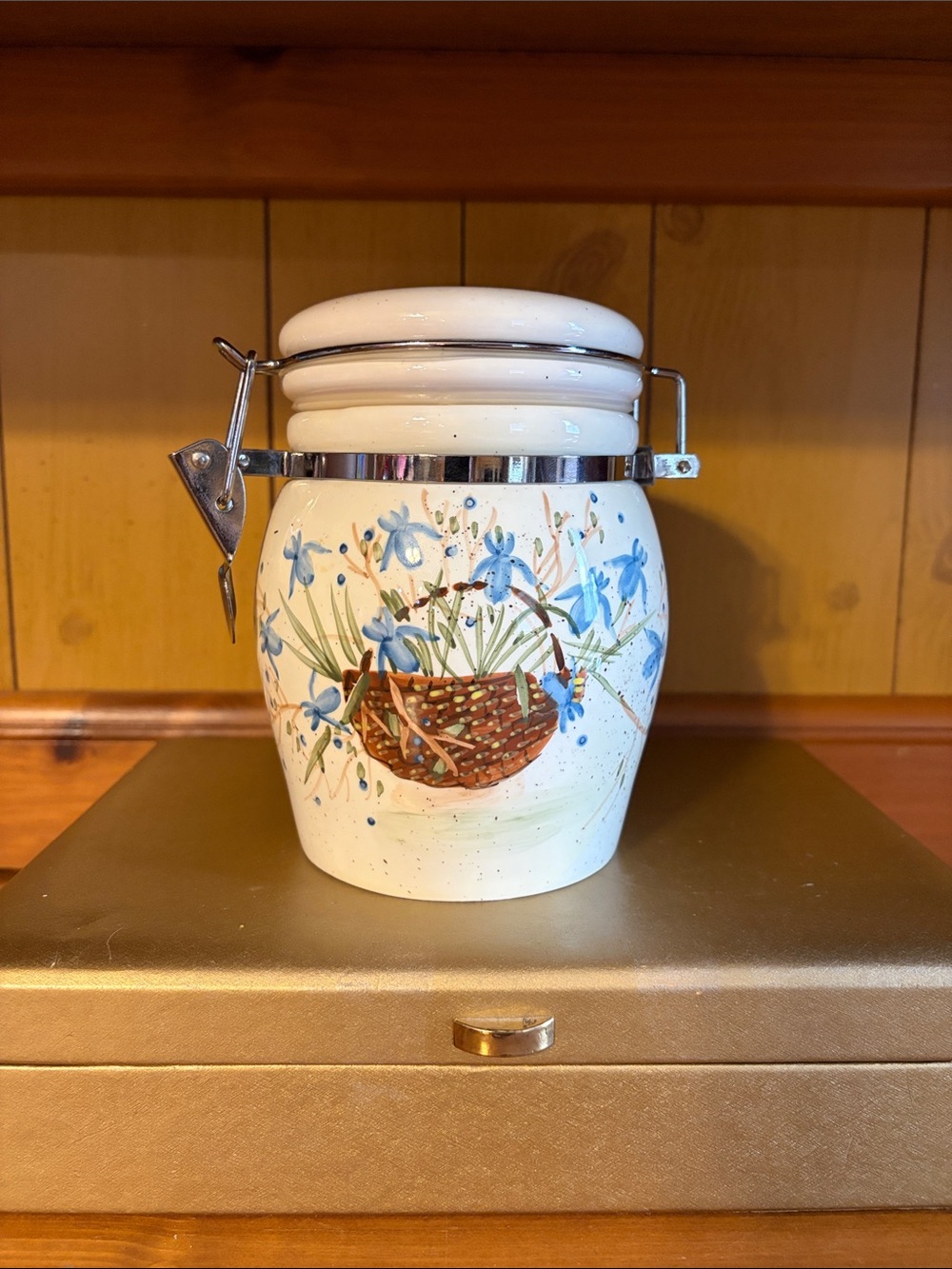 Vintage cottagecore canister with attached lid